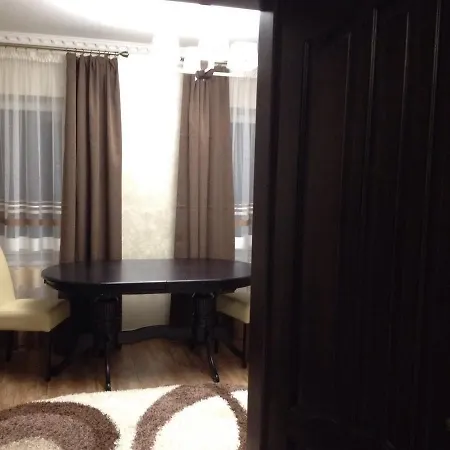 U Zubrytskyh Отель *